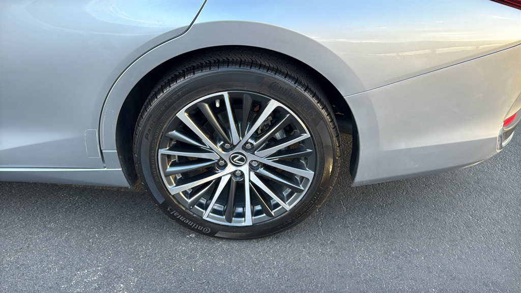Used 2023 Lexus ES 300h w/ Premium Package FWD image 8