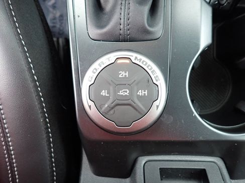 Used 2025 Ford Bronco Outer Banks AWD/4WD image 24