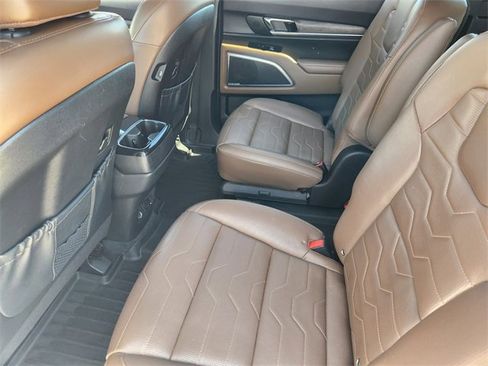Used 2022 Kia Telluride SX w/ SX Prestige Package image 30