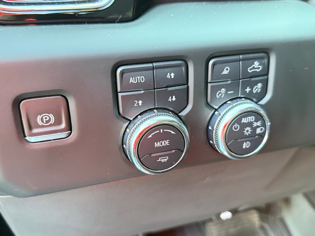 Used 2023 GMC Sierra 1500 Denali w/ Technology Package AWD/4WD image 18