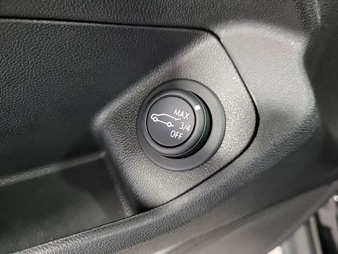 Used 2022 GMC Terrain SLT w/ Infotainment Package II AWD/4WD image 18