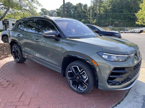 New 2026 Volkswagen Tiguan SEL R-Line AWD/4WD image 3