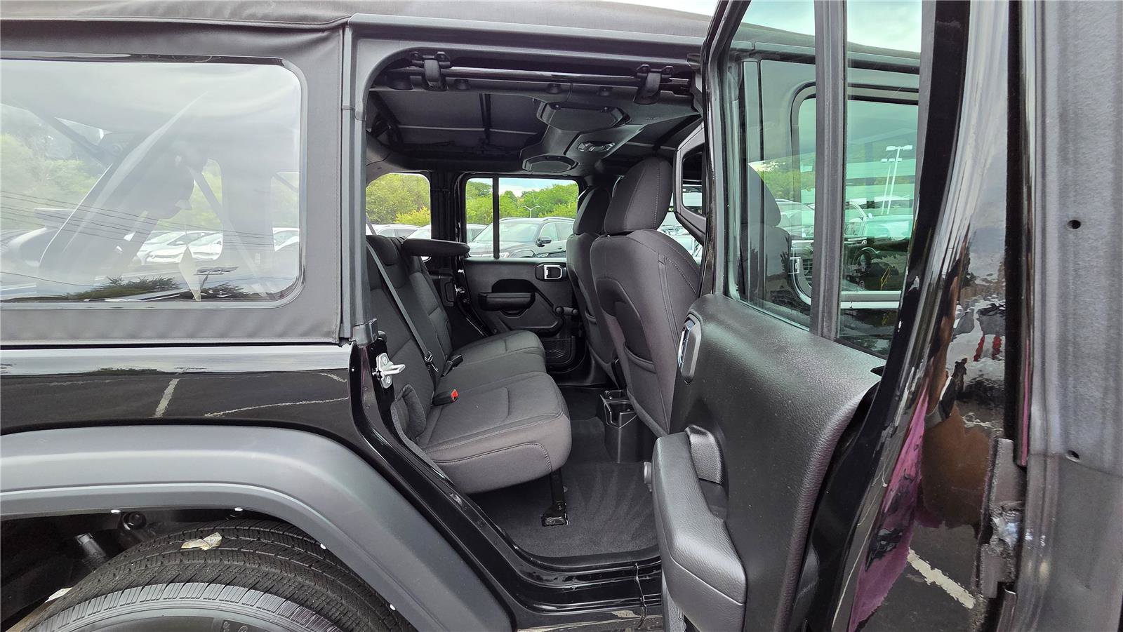 Used 2023 Jeep Wrangler Unlimited Sport AWD/4WD image 33