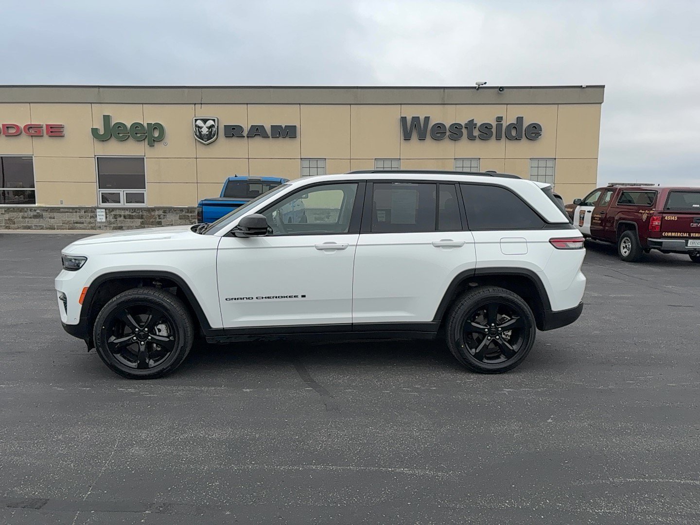 Used 2023 Jeep Grand Cherokee Limited w/ Luxury Tech Group II AWD/4WD image 8