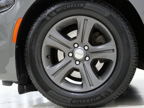 Used 2019 Dodge Charger SXT image 10
