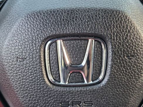 Used 2025 Honda Pilot Sport image 32