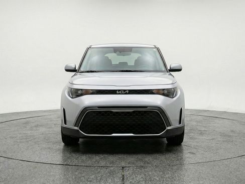 Used 2025 Kia Soul LX w/ LX Technology Package FWD image 2