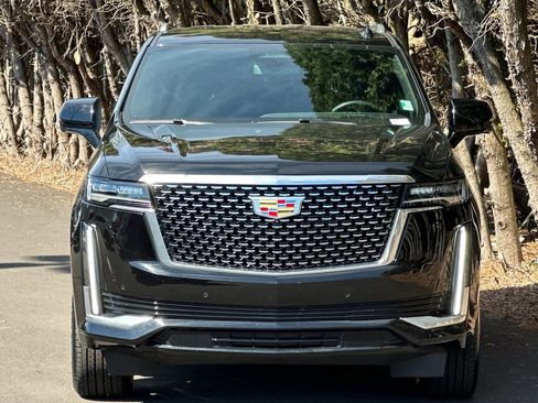 Used 2024 Cadillac Escalade Luxury image 9