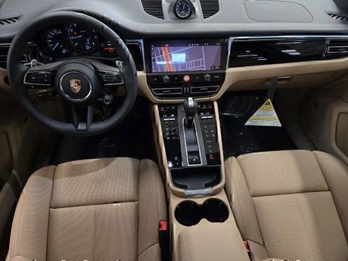 Certified 2025 Porsche Macan AWD/4WD image 16
