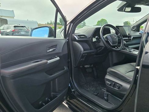 Used 2022 Toyota Sienna XSE w/ XSE Plus Package FWD image 23