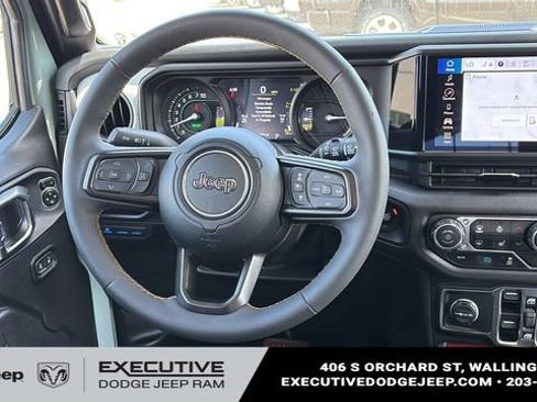 Used 2024 Jeep Wrangler Unlimited AWD/4WD image 24