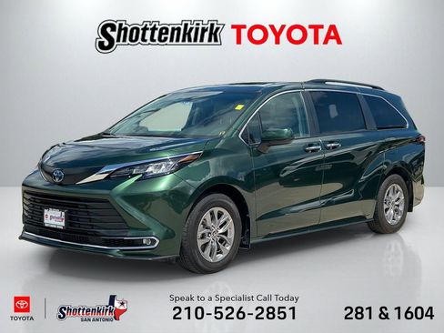 Used 2023 Toyota Sienna XLE w/ XLE Plus Package FWD image 1