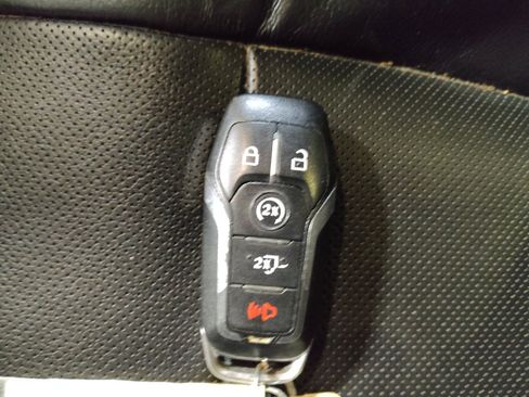 Used 2015 Ford F150 Lariat w/ Equipment Group 501A Mid AWD/4WD image 32