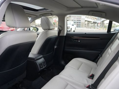 Used 2013 Lexus ES 350 image 19