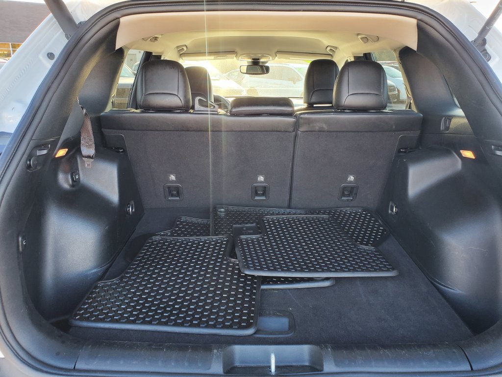 Used 2022 Jeep Cherokee Trailhawk w/ Premium Leather Package AWD/4WD image 8