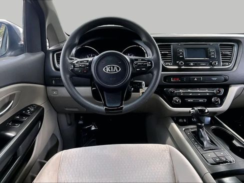 Used 2016 Kia Sedona LX w/ LX Convenience Package FWD image 6