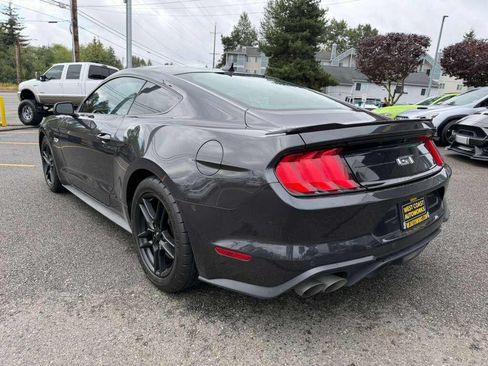 Used 2022 Ford Mustang GT RWD image 3