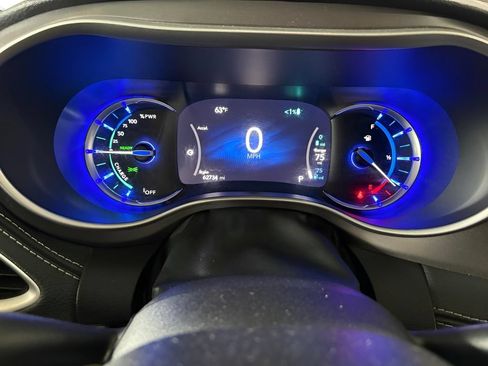 Used 2021 Chrysler Pacifica Touring-L FWD image 14