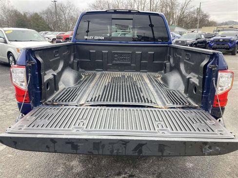 Used 2021 Nissan Titan SV image 11