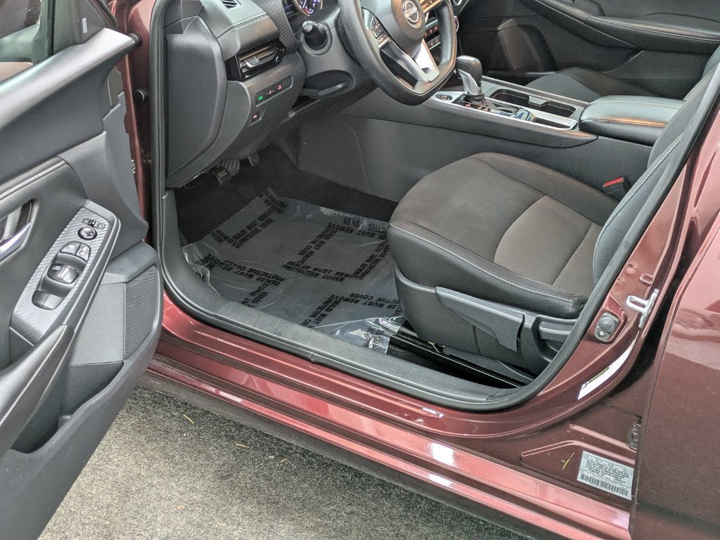 Used 2025 Nissan Sentra SV FWD image 28