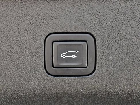 Used 2025 GMC Yukon XL Denali AWD/4WD image 31