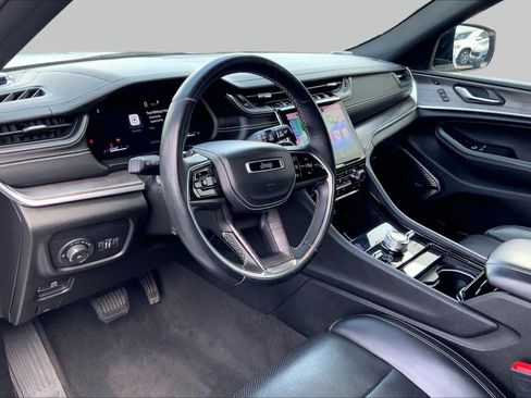 Used 2021 Jeep Grand Cherokee L Overland w/ Luxury Tech Group IV AWD/4WD image 16