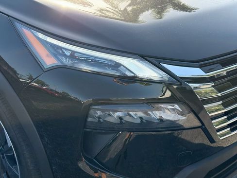 Used 2025 Nissan Rogue SV AWD/4WD image 34