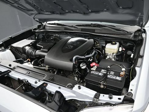 Used 2021 Toyota Tacoma 4x4 Double Cab image 4