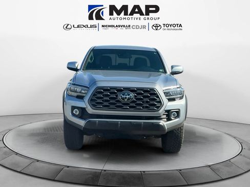 Used 2022 Toyota Tacoma TRD Off-Road w/ Technology Package AWD/4WD image 8