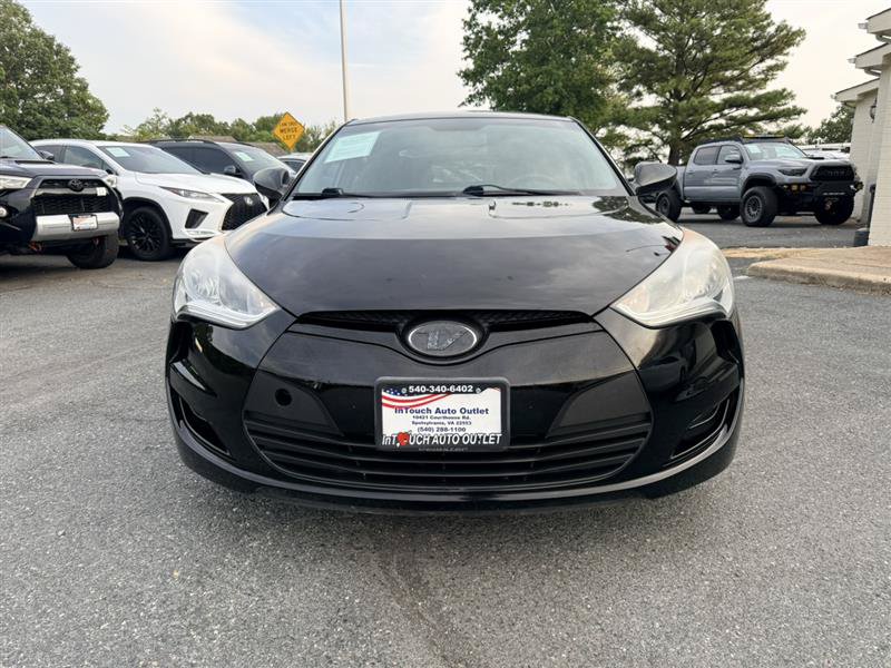 Used 2016 Hyundai Veloster FWD image 2