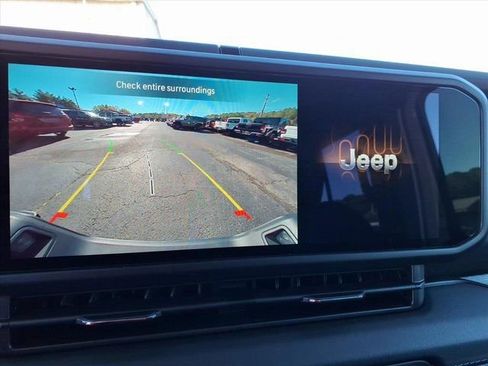 New 2025 Jeep Gladiator Sport image 18