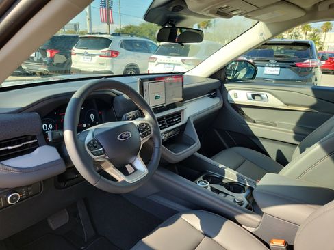 New 2026 Ford Explorer Active w/ Active Comfort Package image 7