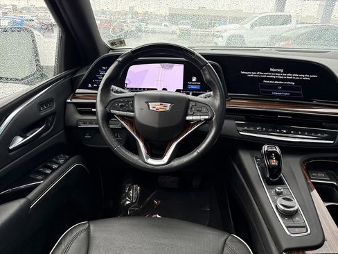 Used 2023 Cadillac Escalade Premium Luxury image 17