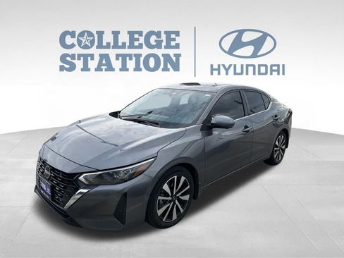 Used 2025 Nissan Sentra SV w/ SV Premium Package FWD image 3