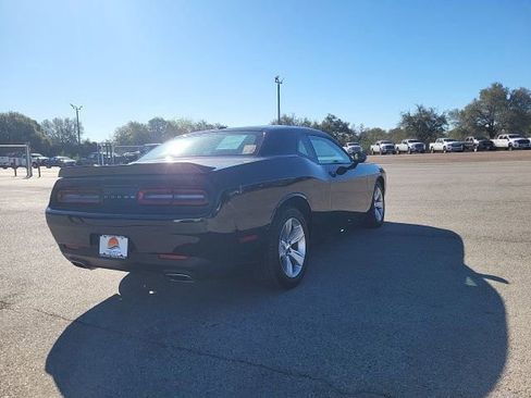 Used 2023 Dodge Challenger SXT image 5