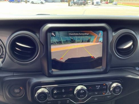 Used 2023 Jeep Gladiator Willys image 19