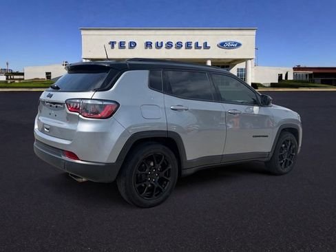 Used 2022 Jeep Compass Latitude w/ Convenience Group FWD image 5