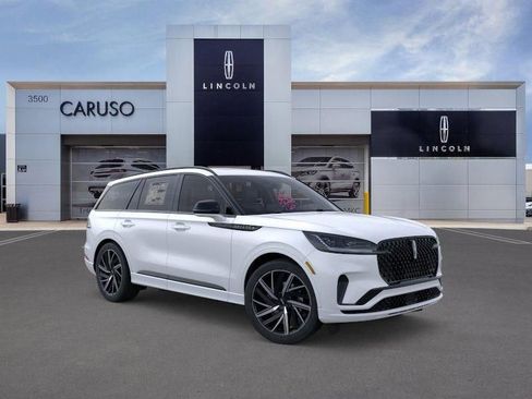 New 2026 Lincoln Aviator Black Label w/ Jet Appearance Package image 7