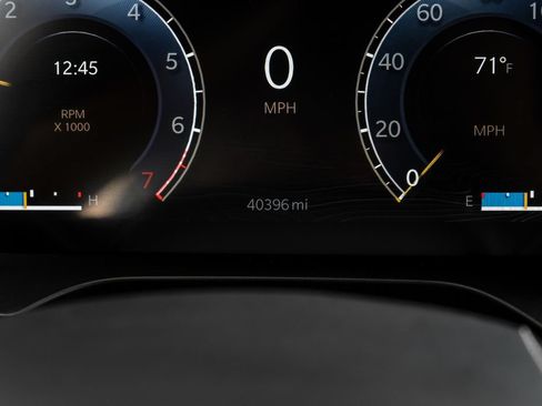 Used 2022 Jeep Grand Cherokee Overland w/ Luxury Tech Group IV RWD image 3