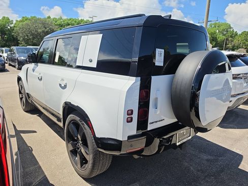 Used 2024 Land Rover Defender 110 X-Dynamic SE AWD/4WD image 4