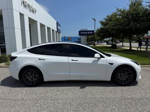 Used 2022 Tesla Model 3 RWD image 3
