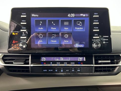 Used 2024 Toyota Sienna LE w/ LE Plus Package AWD/4WD image 18
