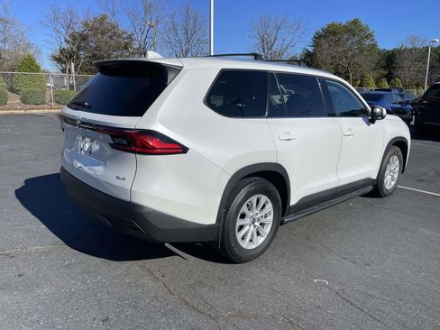 Used 2024 Toyota Grand Highlander XLE image 10