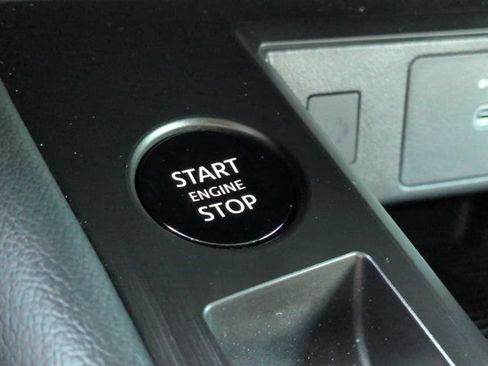 Used 2025 Nissan Kicks SR FWD image 25