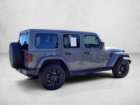 Used 2022 Jeep Wrangler Unlimited Sahara w/ Cold Weather Group AWD/4WD image 4