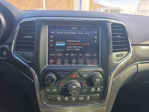 Used 2018 Jeep Grand Cherokee Limited image 32