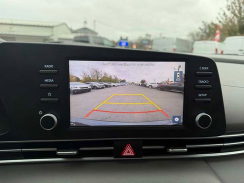 Used 2021 Hyundai Elantra SE image 28