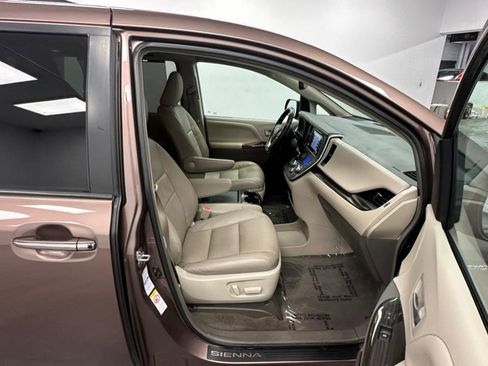 Used 2018 Toyota Sienna XLE w/ XLE Navigation Package image 23