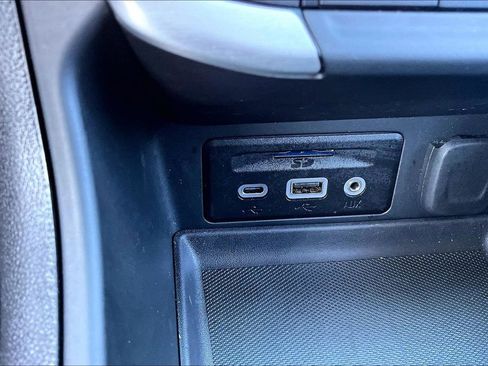 Used 2024 GMC Terrain SLT image 14