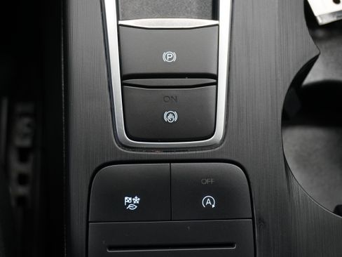 Used 2021 Ford Escape SE w/ SE Sport Appearance Package image 19